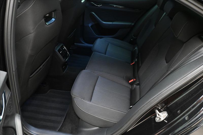 Škoda Octavia 1,5 TSI 110 kW TAŽNÉ NAVI Záru - fotka 14 z 32