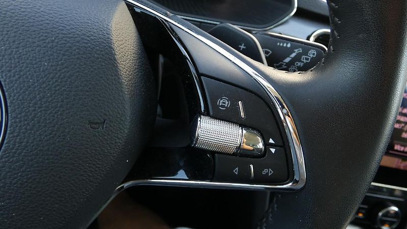 Škoda Superb Combi 1.5 TSI DSG Style - fotka 13 z 27