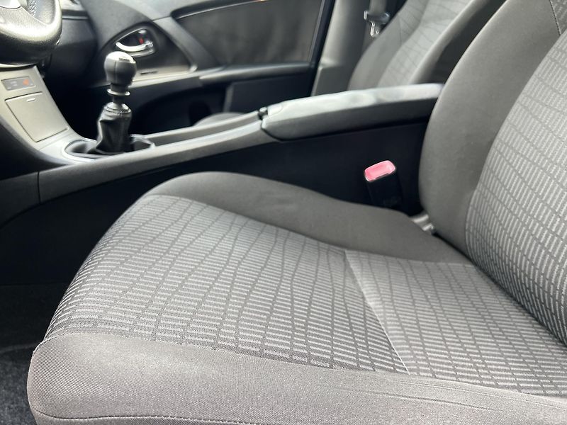 Toyota Avensis SOL 1.8 VVT-i NAVI KLIMA ALU - fotka 11 z 45