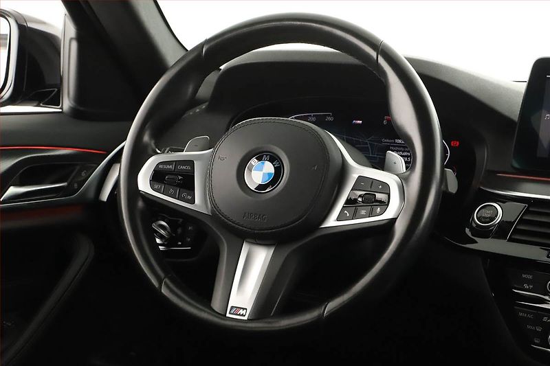 BMW Řada 5 (2021) 540d xDrive - fotka 15 z 18