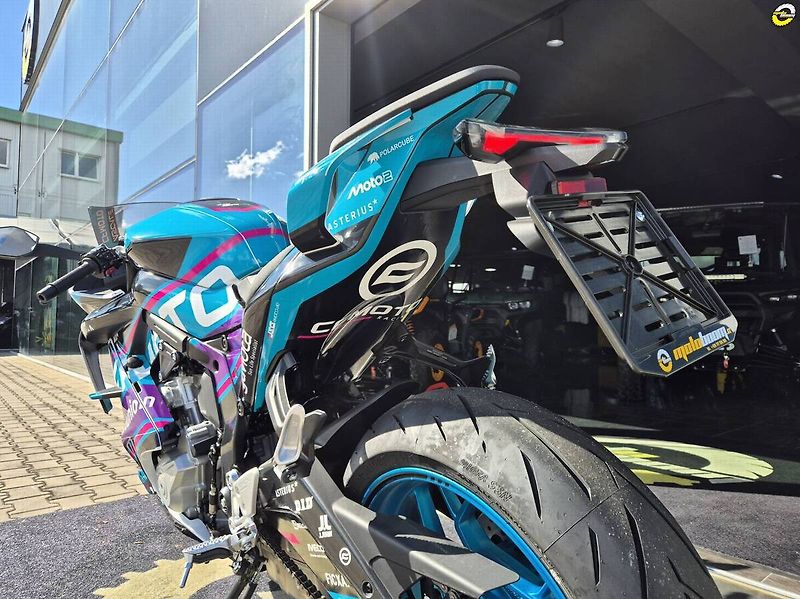 CFMOTO (2026) 675 SR-R GP edition - fotka 15 z 20