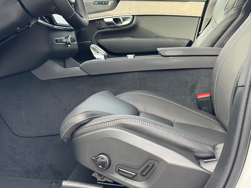 Volvo XC90 PLUS B5, 360°, VZDUCH - fotka 10 z 24