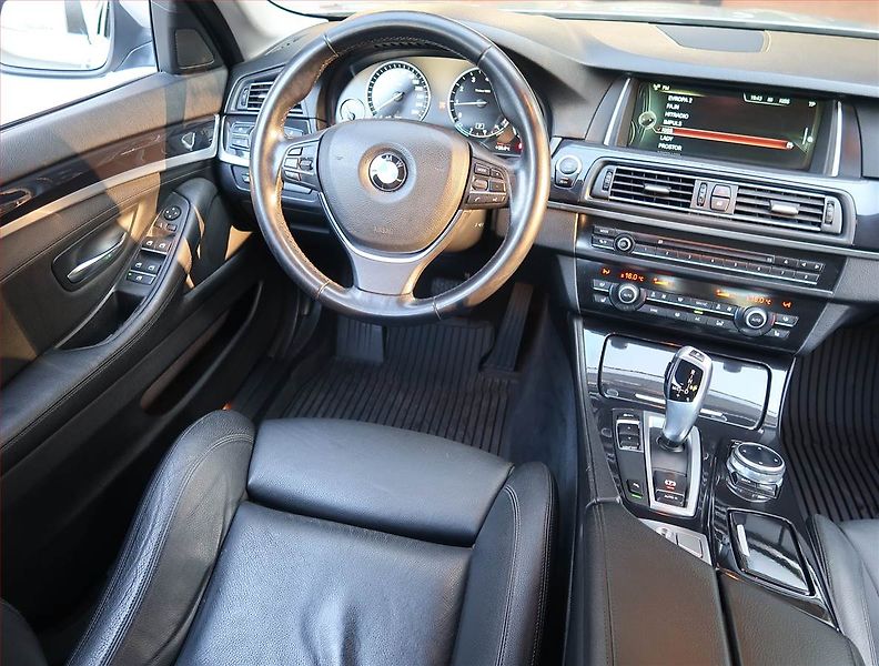 BMW Řada 5 (2014) 528i, Automat, Serv.kniha - fotka 7 z 22