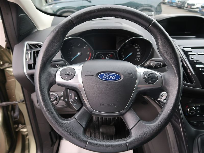 Ford Kuga 2,0 TDCi,120kW,Titanium,panora - fotka 16 z 27