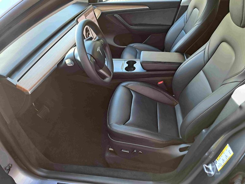 Tesla Model Y (2024) RWD   Standard Range   SOH-96% - fotka 11 z 15