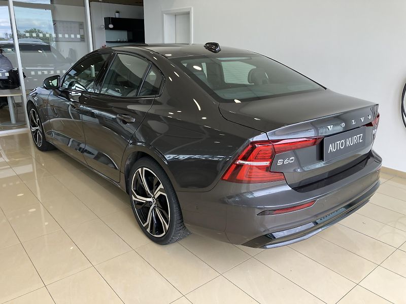 Volvo S60 B5 AWD Ultimate Dark AT8, ČR - fotka 6 z 43