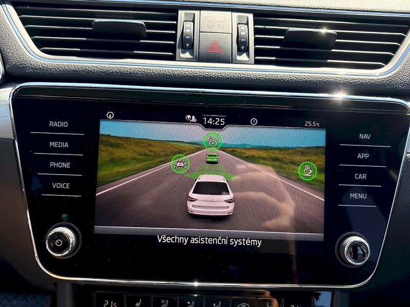 Škoda Superb (2022) Combi DSG 2.0 TDI / 110 kW / A - fotka 10 z 27