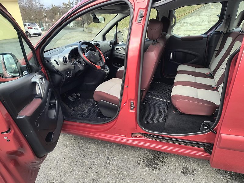 Citroën Berlingo (2011) 1.6 HDI MULTISPACE ČR/AC/PC/CD - fotka 22 z 35