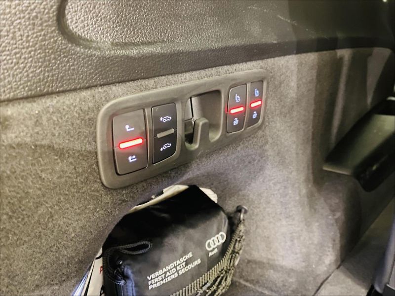 Audi Q7 3,0 TDI 210kW 7Míst S-Line - fotka 26 z 32