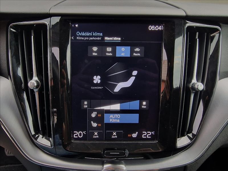 Volvo XC60 B4 145kW AWD Momentum Pro,ČR - fotka 32 z 50