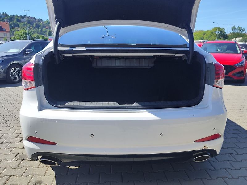 Hyundai i40 1.7 CRDi/85kW Experience - fotka 9 z 33