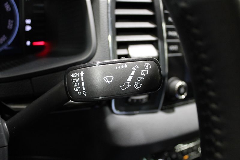 Škoda Karoq 2,0 TDI DSG style 1.maj, CZ - fotka 17 z 33
