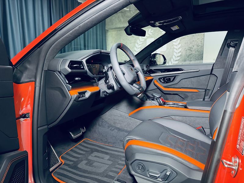 Lamborghini Urus (2026) SE*NOVÉ*ARANCIO XANTO* - fotka 22 z 47