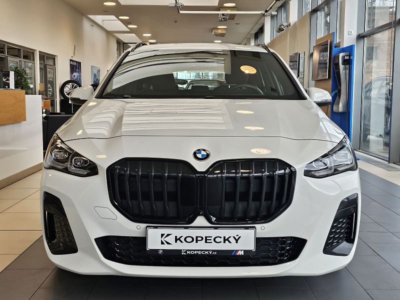 BMW Řada 2 220d Active Tourer - fotka 2 z 36