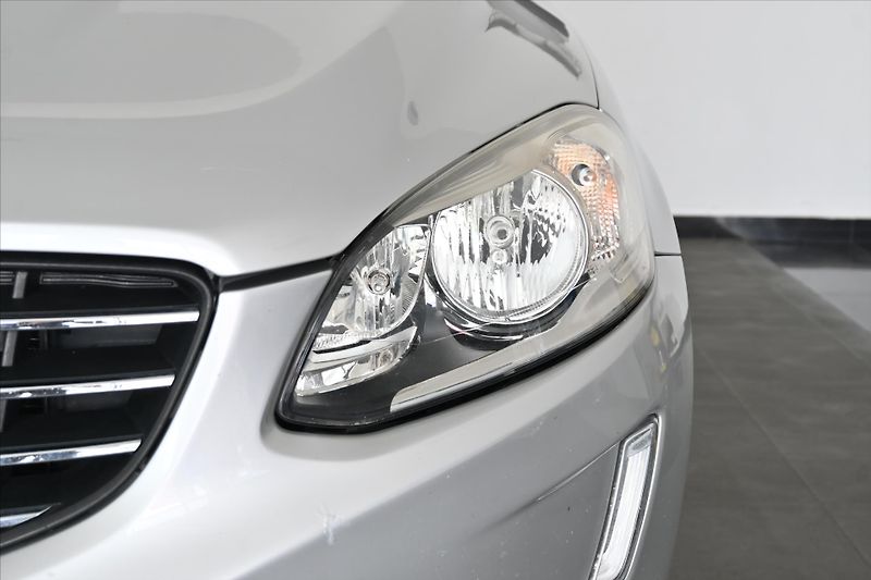Volvo XC60 2,4 D5 133 kW AT6 AWD Záruka a - fotka 27 z 28