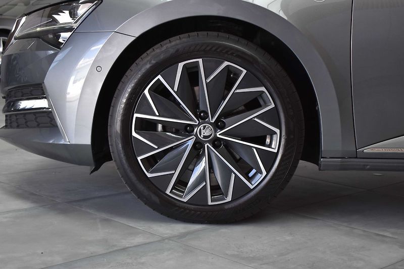 Škoda Superb TDI 147kW L&K 4x4*DPH*ČR 1.MAJ - fotka 41 z 48