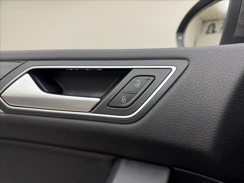 Volkswagen Touran 2,0 110kW DSG 5-MÍST TAŽNÉ ČR - fotka 29 z 41