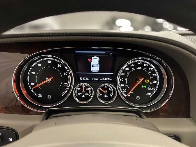 Bentley Flying Spur (2016) 6.0 625 PS  W12 - fotka 61 z 81
