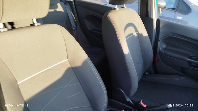 Ford Fiesta (2013) 1.25 16v  60 kw top stav - fotka 17 z 28