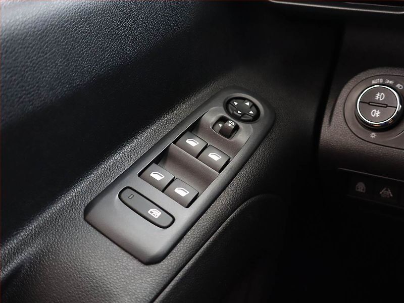 Opel Combo (2022) Maxi Edition 1.5 CDTI, 5Míst - fotka 18 z 19