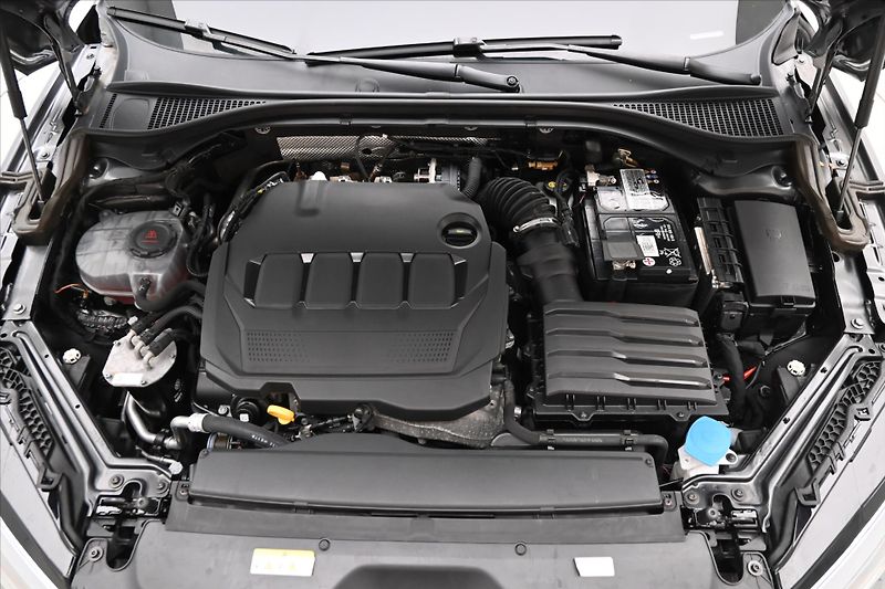 Škoda Superb 2,0 TDI 110 kW DSG STYLE Záruk - fotka 9 z 30