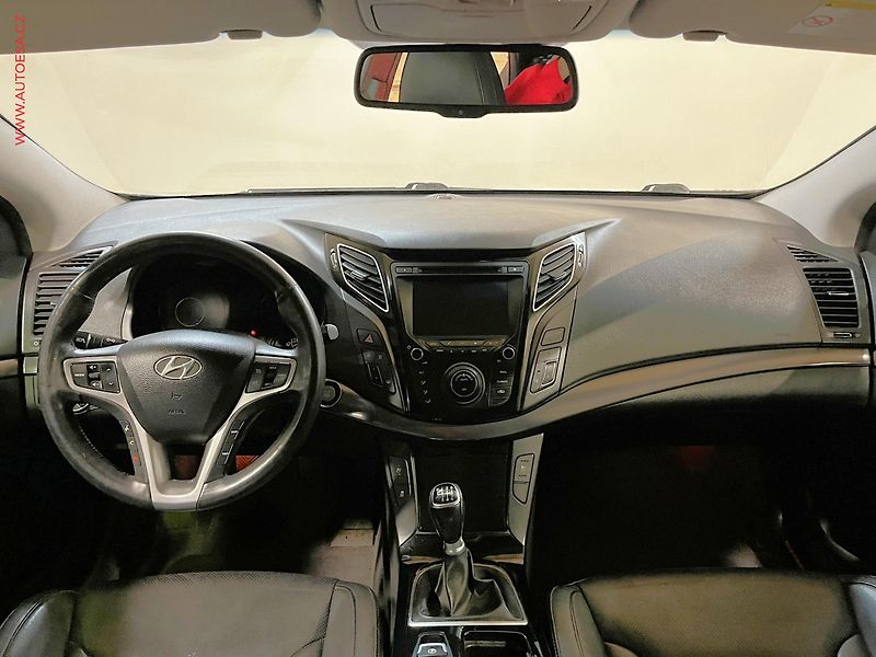 Hyundai i40 (2012) 1.7 CRDi, LED, autoAC - fotka 8 z 19