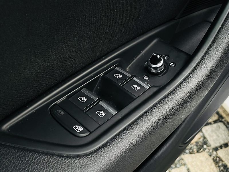 Audi A4 3.0TDI AUT KAMERA SERVISKA  - fotka 33 z 45
