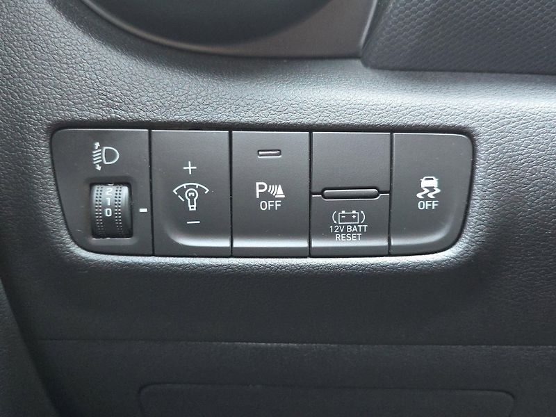 Hyundai Kona (2023) SMART 1.6 GDi HEV 77kW, 1. Maj - fotka 14 z 23