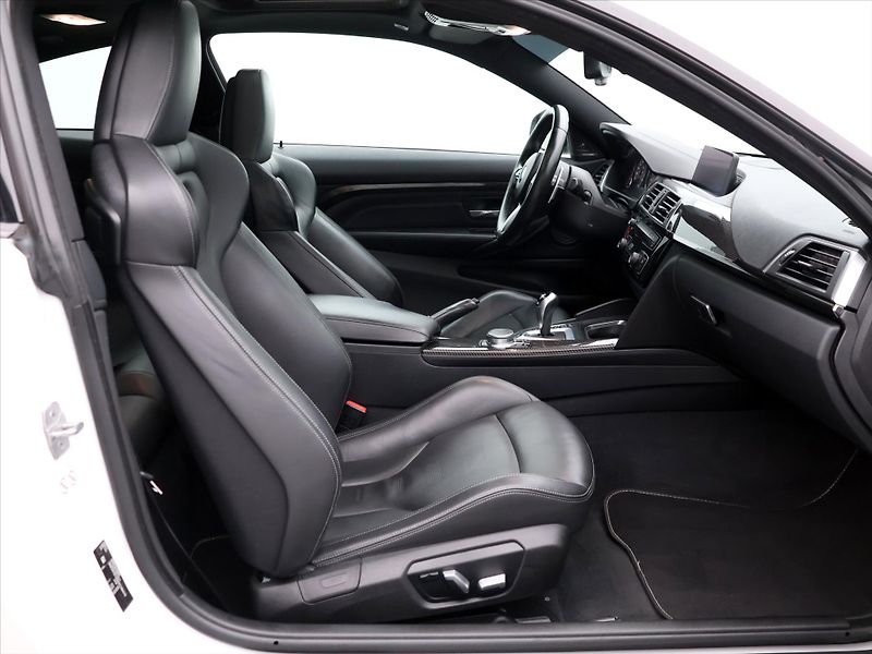 BMW M4 3,0 Competition 331kW Aut CZ - fotka 12 z 39