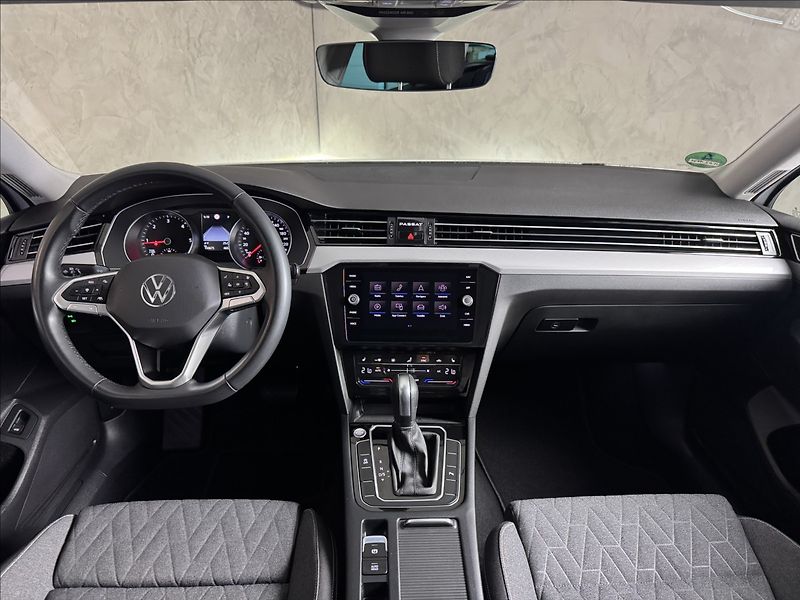 Volkswagen Passat 2,0 TDi  DSG Business IQ Light - fotka 16 z 43