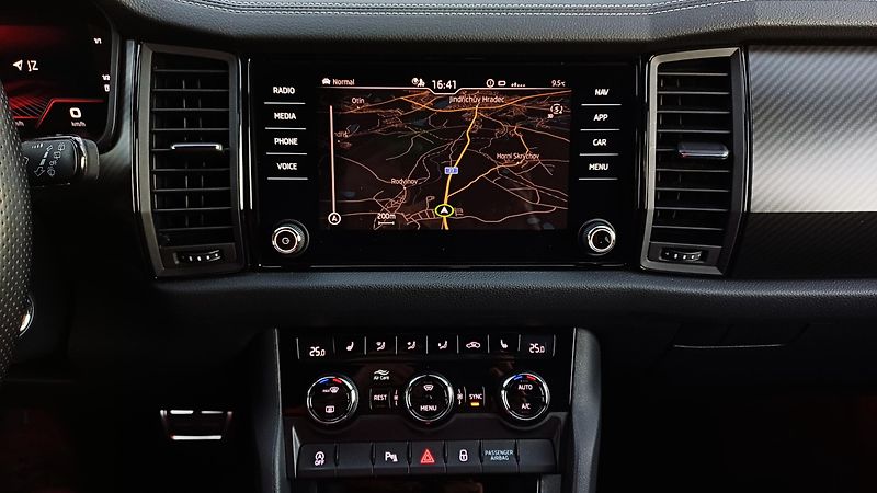 Škoda Kodiaq TDI 147kW 4x4 SPORTLINE-CR-DPH - fotka 32 z 50