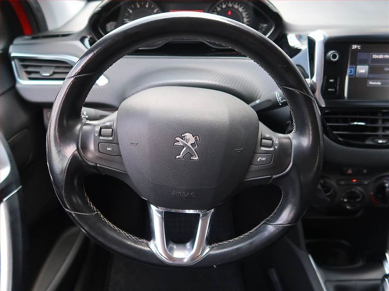 Peugeot 208 (2016) Style 1.2 PureTech, Navi - fotka 17 z 17