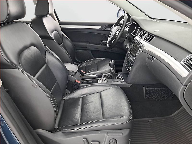 Škoda Superb (2013) 2.0 TDI, 4X4, Xenony - fotka 9 z 21