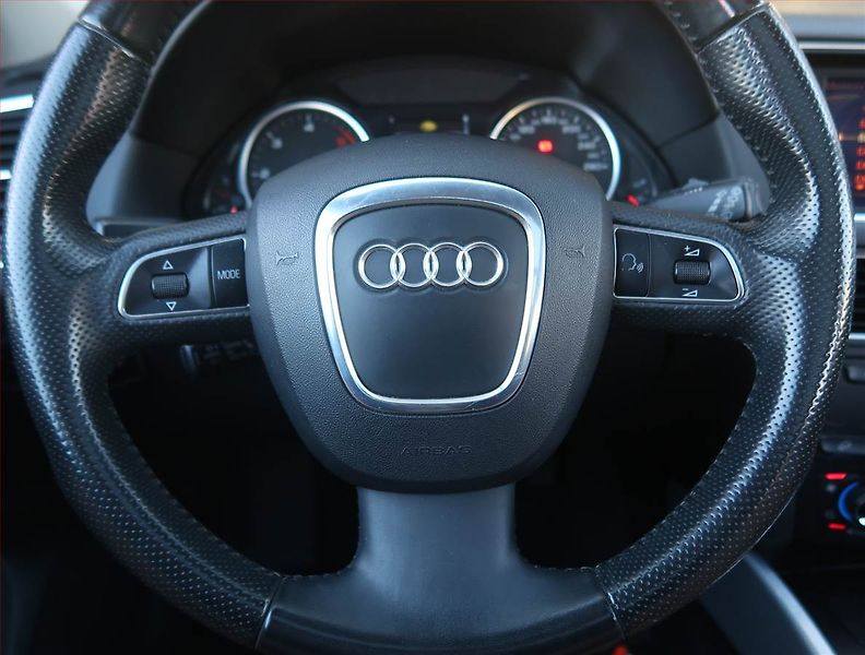 Audi Q5 (2010) 2.0 TDI, 4X4, Automat, Navi - fotka 17 z 20