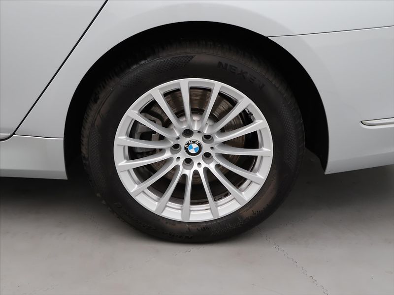 BMW Řada 7 3,0 730LD xDrive CZ DPH - fotka 31 z 38