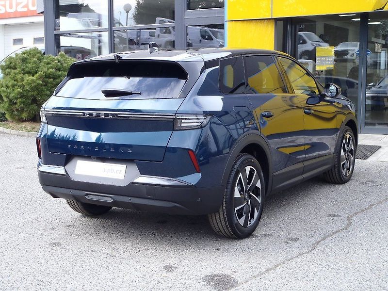 Opel Grandland Ultimate Hybrid 1.2T 107kW - fotka 8 z 37