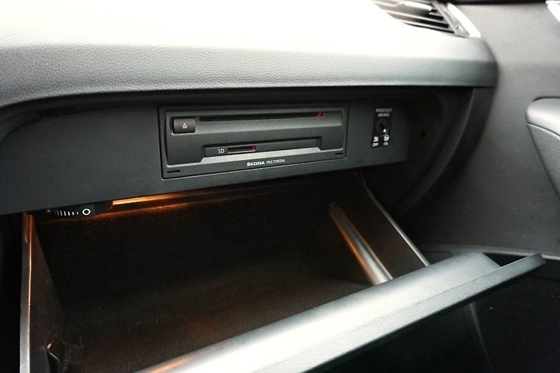 Škoda Octavia (2013) STYLE 2,0 TDI 110 kW - fotka 31 z 40