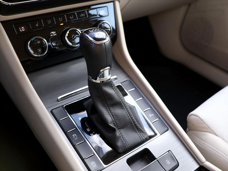 Škoda Superb 2,0 TDI DSG 4x4 CZ Style DPH - fotka 25 z 33