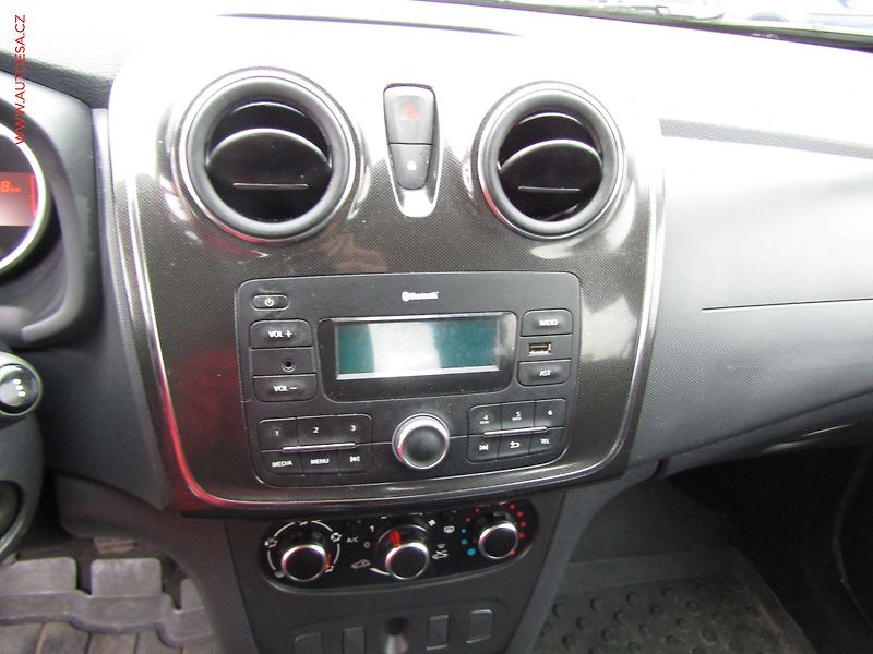 Dacia Sandero (2019) 1.0 SCe, ČR, AC, STK1/28 - fotka 12 z 13
