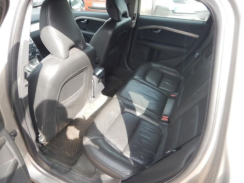 Volvo V70 D3 2.0 D, AUT, 120 kW  - fotka 10 z 31