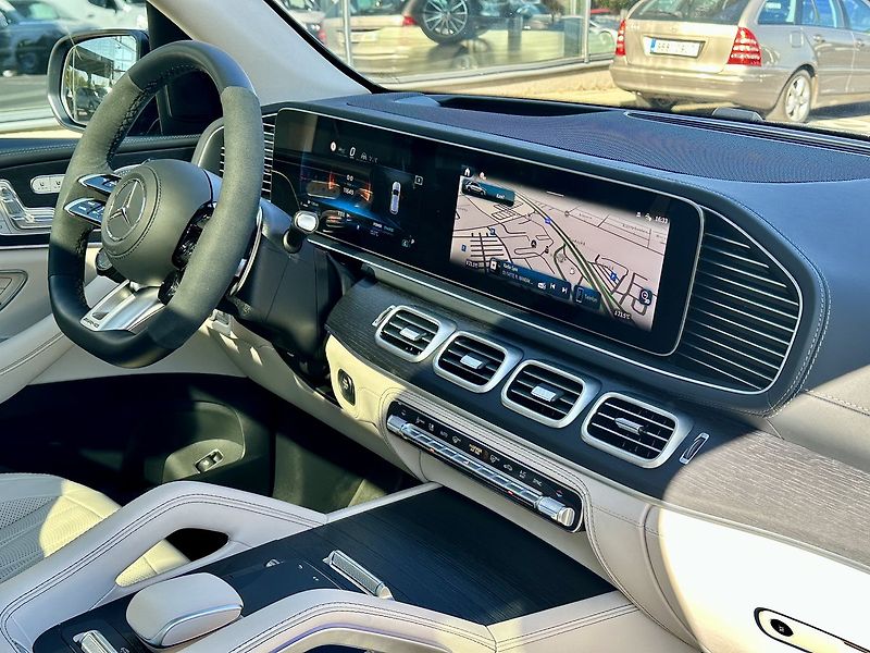Mercedes-Benz GLE (2025) AMG 63 S 4MATIC+ - fotka 16 z 35