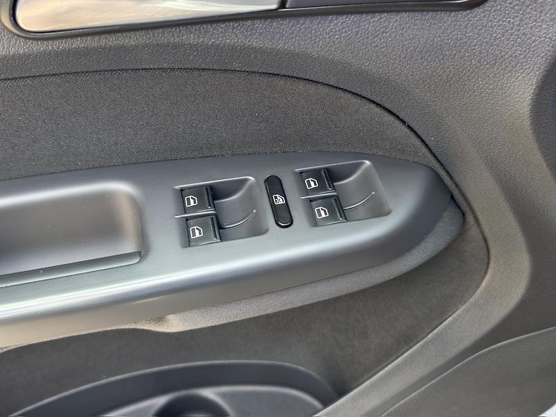 Volkswagen Touran 1.9 TDi 77kW TEMPOMAT, VÝHŘEVY - fotka 14 z 20