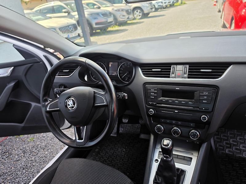 Škoda Octavia 1.6 TDI Vyhřev sedadel  - fotka 16 z 20