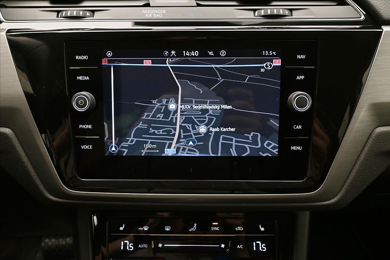 Volkswagen Touran 2,0 TDI 110kW DSG LED TAŽNÉ Zá - fotka 20 z 32