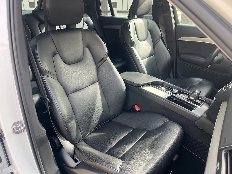 Volvo XC90 Momentum B5 2.0d / DPH / - fotka 14 z 18