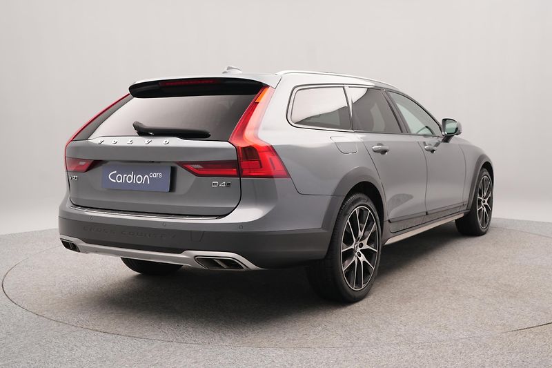Volvo V90 CC D4 AWD MOMENTUM PRO  - fotka 10 z 47