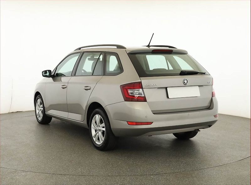 Škoda Fabia (2019) Style 1.0 TSI, Serv.kniha - fotka 4 z 16