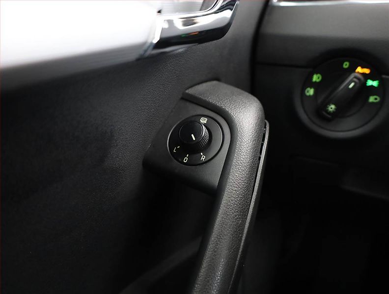 Škoda Octavia (2013) Elegance 2.0 TDI, Serv.kniha - fotka 14 z 16