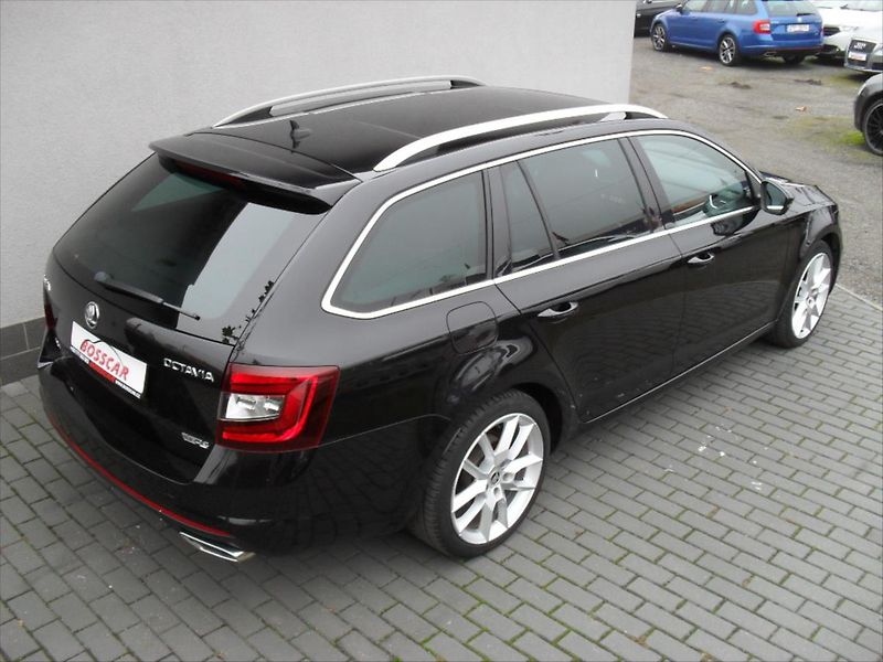 Škoda Octavia 2,0 RS 4x4 DSG LED Panoram DPH - fotka 11 z 31