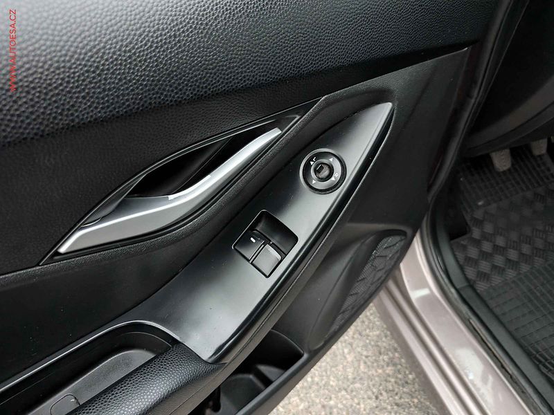 Hyundai ix20 (2013) 1.4i, 2.maj,ČR, AC, el. - fotka 9 z 14